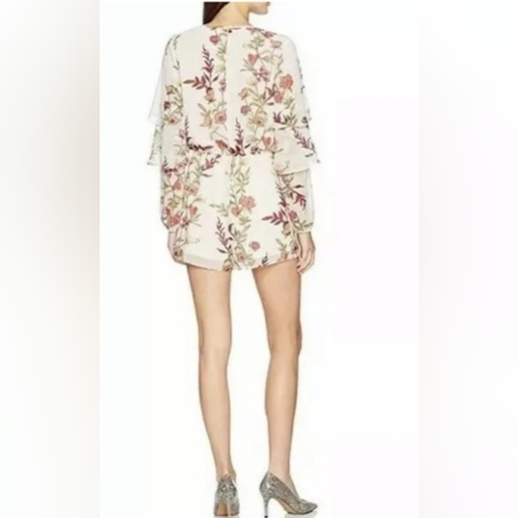 Sold.Guess Floral Romper. Size Large. - Picture 3 of 12